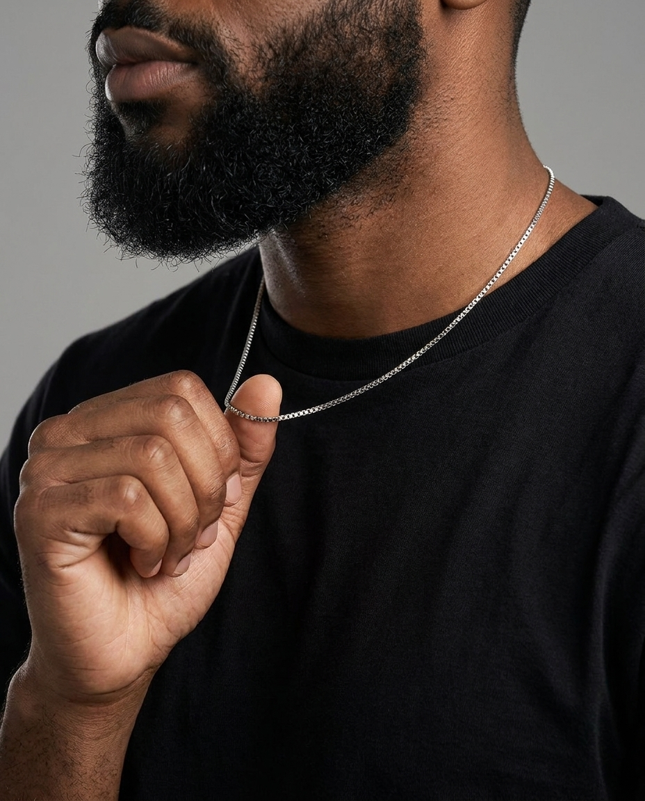 Man wearing a 2mm box chain necklace with a black T-shirt
