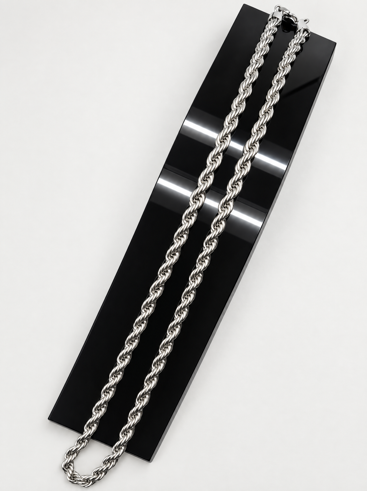 Close-up of the soldered lobster clasp on the thick rope chain